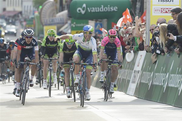 Michael Albasini wins stage 2